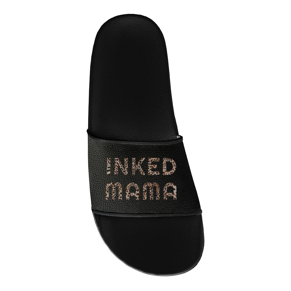 Inked Mama - Badelatschen Slippers     Tattoo Fashion von inked-mafia.de. Dieses Teil gehört in jeden Kleiderschrank eines inked-rebels! Finde ideale Geschenke für Tätowierte, Tattoofans oder Tätowierer.