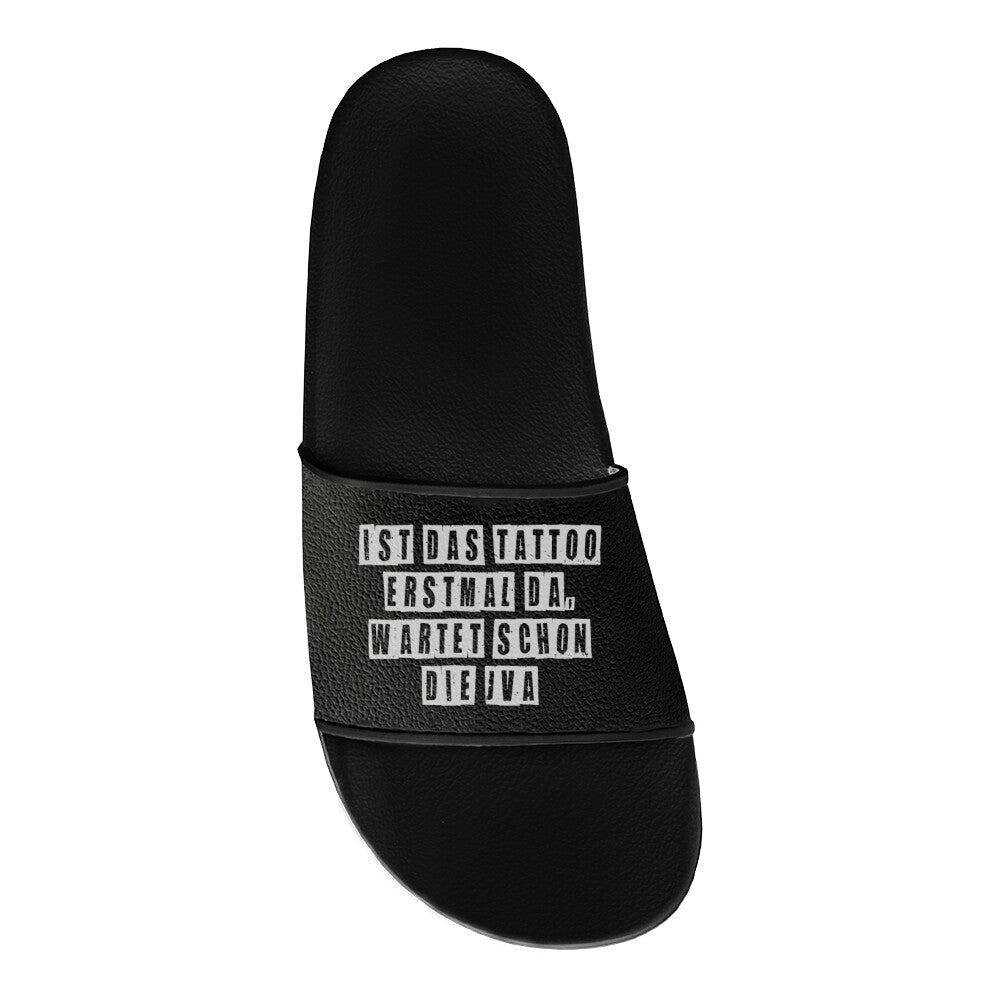 JVA - Badelatschen Slippers     Tattoo Fashion von inked-mafia.de. Dieses Teil gehört in jeden Kleiderschrank eines inked-rebels! Finde ideale Geschenke für Tätowierte, Tattoofans oder Tätowierer.