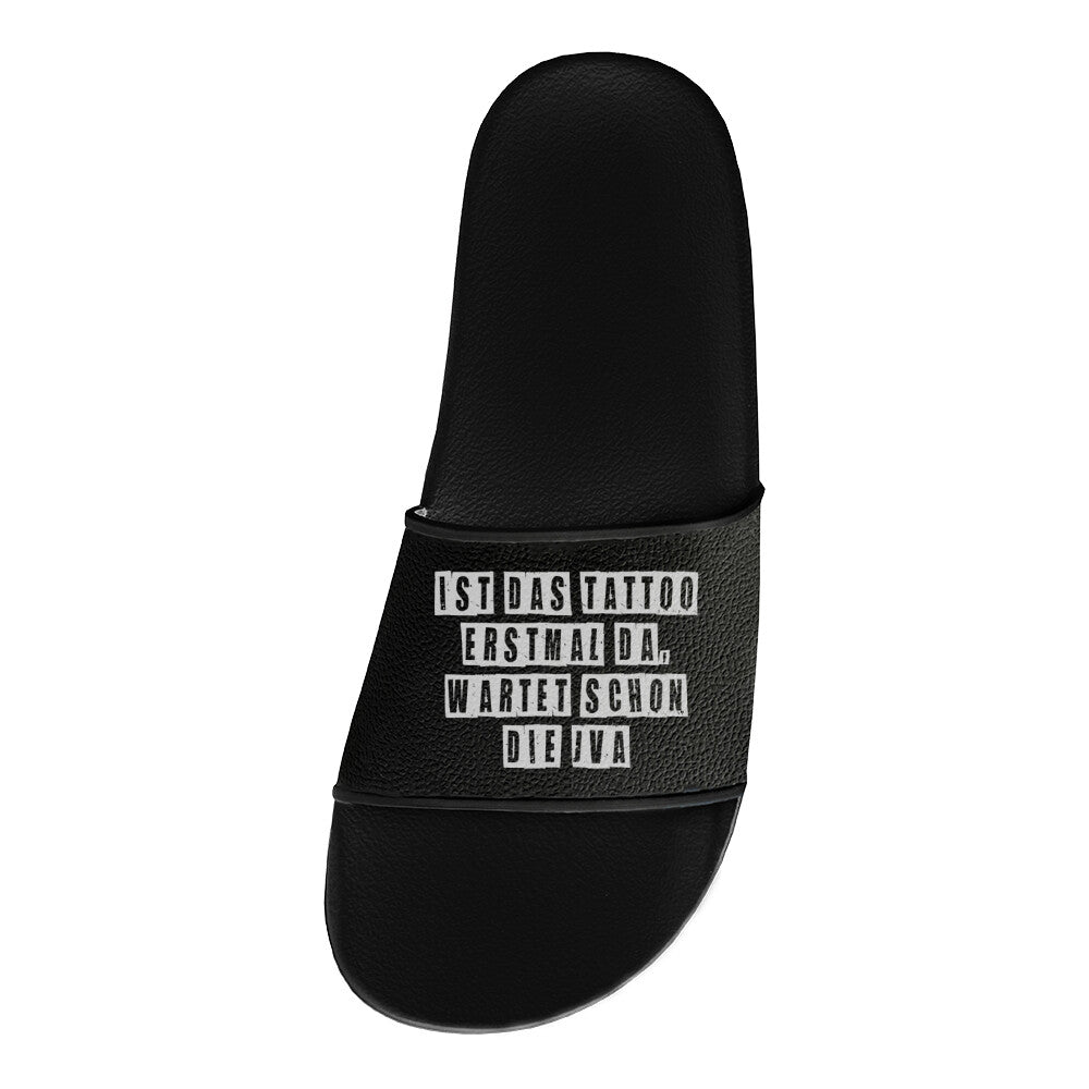 JVA - Badelatschen Slippers     Tattoo Fashion von inked-mafia.de. Dieses Teil gehört in jeden Kleiderschrank eines inked-rebels! Finde ideale Geschenke für Tätowierte, Tattoofans oder Tätowierer.