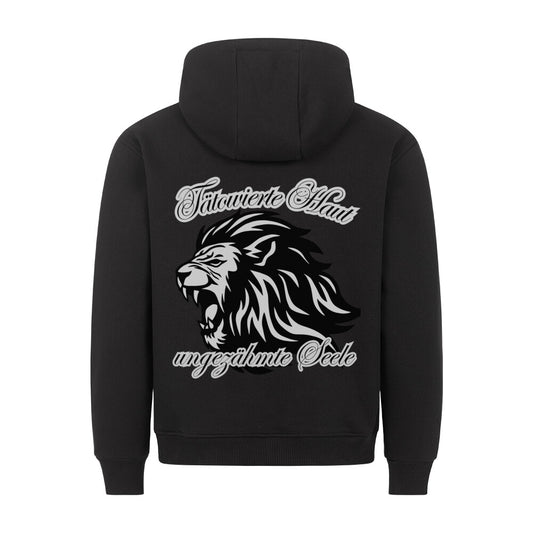 Ungezähmte Seele - Backprint Hoodie Hoodie  S Schwarz  Tattoo Fashion von inked-mafia.de. Dieses Teil gehört in jeden Kleiderschrank eines inked-rebels! Finde ideale Geschenke für Tätowierte, Tattoofans oder Tätowierer.