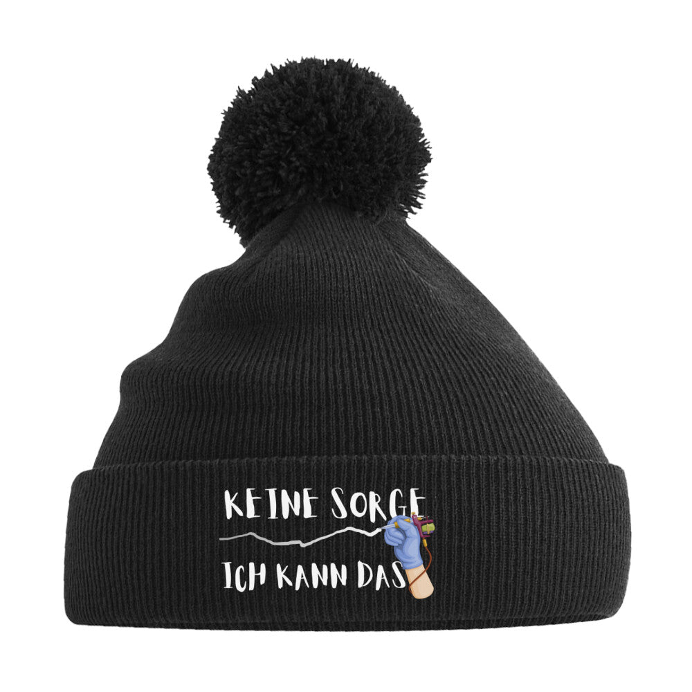 Keine Sorge - Bommelmütze Beanie     Tattoo Fashion von inked-mafia.de. Dieses Teil gehört in jeden Kleiderschrank eines inked-rebels! Finde ideale Geschenke für Tätowierte, Tattoofans oder Tätowierer.