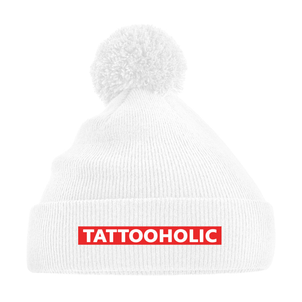 Tattooholic - Bommelmütze Beanie  One Size Weiß  Tattoo Fashion von inked-mafia.de. Dieses Teil gehört in jeden Kleiderschrank eines inked-rebels! Finde ideale Geschenke für Tätowierte, Tattoofans oder Tätowierer.