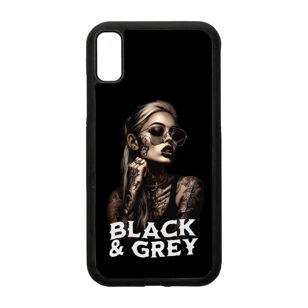 Black and Grey - iPhone Hülle CoverLarge     Tattoo Fashion von inked-mafia.de. Dieses Teil gehört in jeden Kleiderschrank eines inked-rebels! Finde ideale Geschenke für Tätowierte, Tattoofans oder Tätowierer.